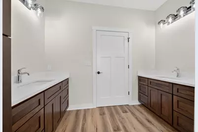 2906  Stonebrook Dr, Sheboygan, WI 53081 - Photo 13