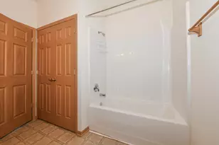 6913 S Rolling Meadows Ct, Oak Creek, WI 53154 - Photo 23