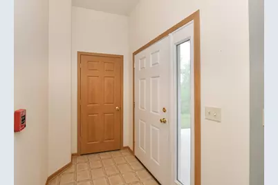 6913 S Rolling Meadows Ct, Oak Creek, WI 53154 - Photo 5