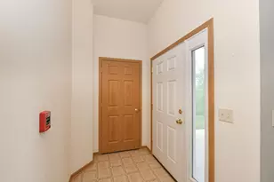 6913 S Rolling Meadows Ct, Oak Creek, WI 53154 - Photo 5