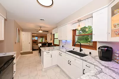 501  Cheyenne Dr, Waukesha, WI 53188 - Photo 9