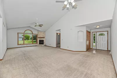 N22W26492  Shooting Star Rd #2, Pewaukee, WI 53072 - Photo 7