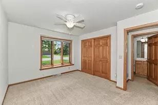 N22W26492 Shooting Star Rd, Pewaukee, WI 53072 - Photo 25