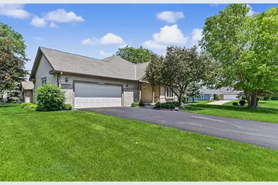 N22W26492  Shooting Star Rd #2, Pewaukee, WI 53072 - Photo 3