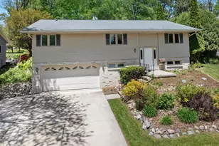 306 Fenway Terrace, Manitowoc, WI 54220 - Photo 43