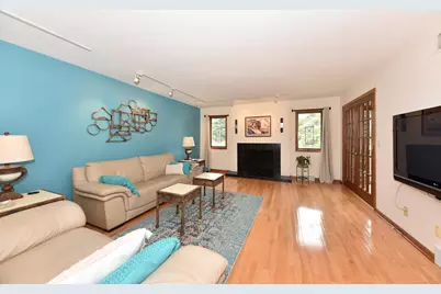 770  Oakwood Ln #C, Brookfield, WI 53045 - Photo 3