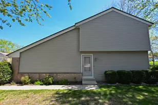 7365 S Delaine Dr, Oak Creek, WI 53154 - Photo 33