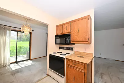 7365 S Delaine Dr, Oak Creek, WI 53154 - Photo 7