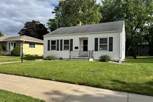 1117 Adams Ave, Oshkosh, WI 54902 - Photo 1