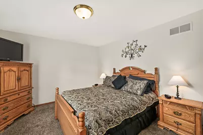 4581 S Quincy Ave, Milwaukee, WI 53207 - Photo 15