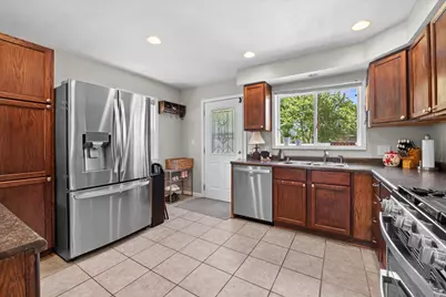 231 E Leonard St, Watertown, WI 53098 - Photo 3