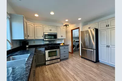 375  Regatta Dr, Port Washington, WI 53074 - Photo 3
