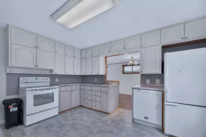 325  South St, Caledonia, MN 55921 - Photo 3