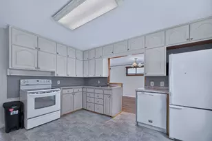 325 W South St, Caledonia, MN 55921 - Photo 3