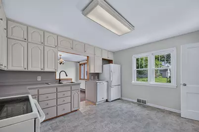 325  South St, Caledonia, MN 55921 - Photo 5
