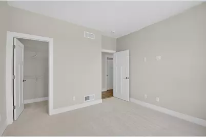 528  Kiddle Ln, Racine, WI 53182 - Photo 9