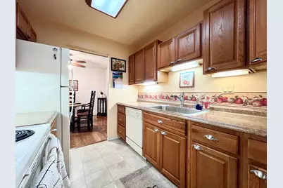 5165 S Root River Pkwy #3, Greenfield, WI 53228 - Photo 5