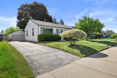 2109  Monroe Ave, Racine, WI 53405 - Photo 3