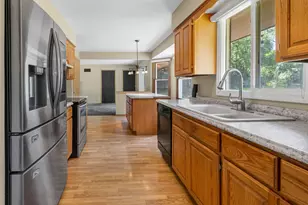 103 Debbie Ct, Waukesha, WI 53189 - Photo 5