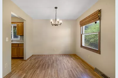 103  Debbie Ct, Waukesha, WI 53189 - Photo 7