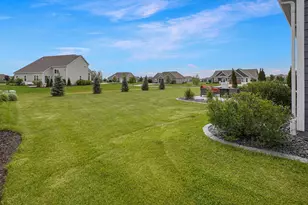 35233 Walleye Ct, Summit, WI 53066 - Photo 37
