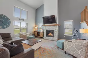 35233 Walleye Ct, Summit, WI 53066 - Photo 5