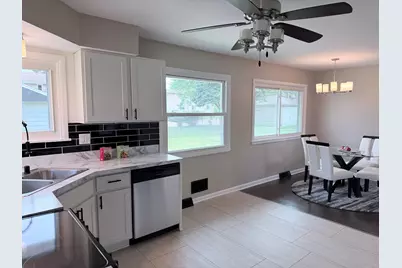 7713 W Verona Ct, Milwaukee, WI 53219 - Photo 7