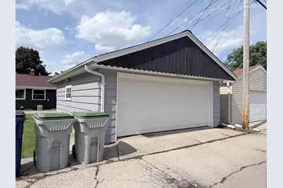 7713 W Verona Ct, Milwaukee, WI 53219 - Photo 31