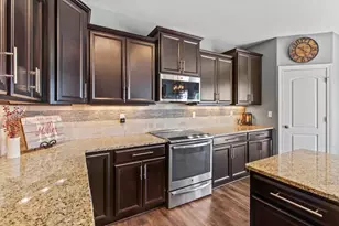 W229N4328 Baker Ct, Pewaukee, WI 53072 - Photo 15