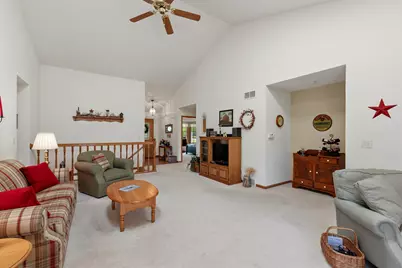W203N16151  Pin Oak Cir, Jackson, WI 53037 - Photo 5