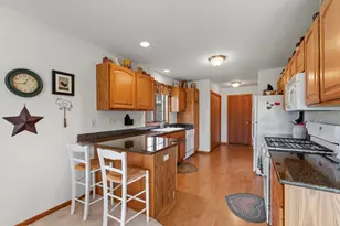 W203N16151 Pin Oak Cir, Jackson, WI 53037 - Photo 9
