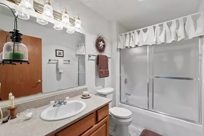 W203N16151  Pin Oak Cir, Jackson, WI 53037 - Photo 15