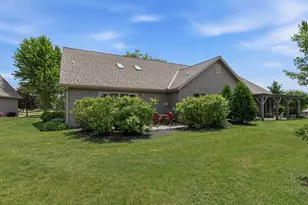 W203N16151 Pin Oak Cir, Jackson, WI 53037 - Photo 21