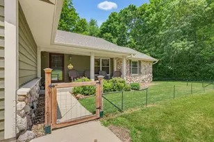 W276S4440 Elk Valley Ct, Waukesha, WI 53189 - Photo 3