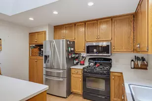 W276S4440 Elk Valley Ct, Waukesha, WI 53189 - Photo 9