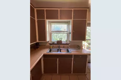 2027 N Cambridge Ave, Milwaukee, WI 53202 - Photo 7
