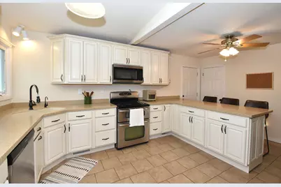 1215 W Kay St, Whitewater, WI 53190 - Photo 7