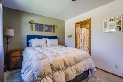 5033  Brookfield Cir, Manitowoc, WI 54220 - Photo 27