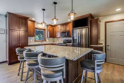 5033  Brookfield Cir, Manitowoc, WI 54220 - Photo 7
