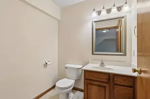 325 Kristin Ct, Brookfield, WI 53045 - Photo 9