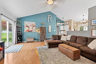 8140 S Waring Dr, Oak Creek, WI 53154 - Photo 5