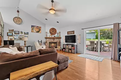 8140 S Waring Dr, Oak Creek, WI 53154 - Photo 3