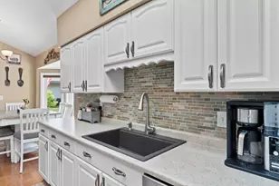 8140 S Waring Dr, Oak Creek, WI 53154 - Photo 9