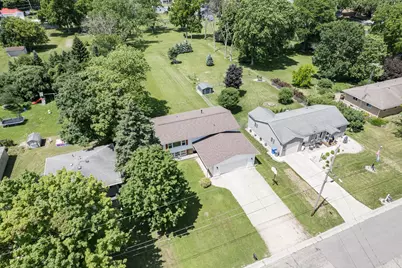 1410  Davis St, Watertown, WI 53098 - Photo 3