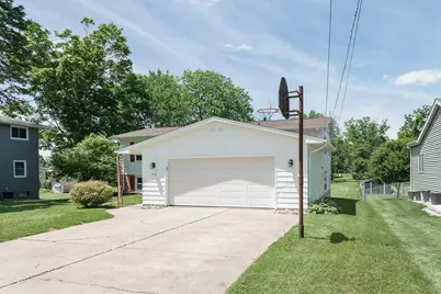 1410  Davis St, Watertown, WI 53098 - Photo 9