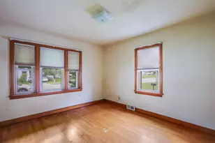 1013 Lowell St, Two Rivers, WI 54241 - Photo 9