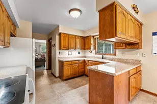 924 N 18th Ave, West Bend, WI 53090 - Photo 11
