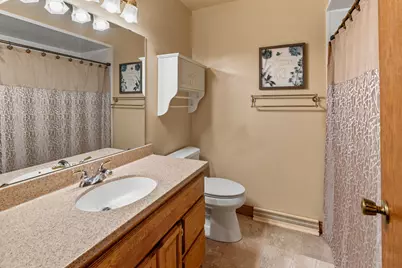924 N 18th Ave, West Bend, WI 53090 - Photo 17