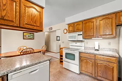 924 N 18th Ave, West Bend, WI 53090 - Photo 13