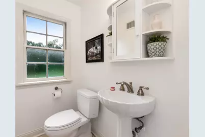 9321 N Tennyson Dr, Bayside, WI 53217 - Photo 17